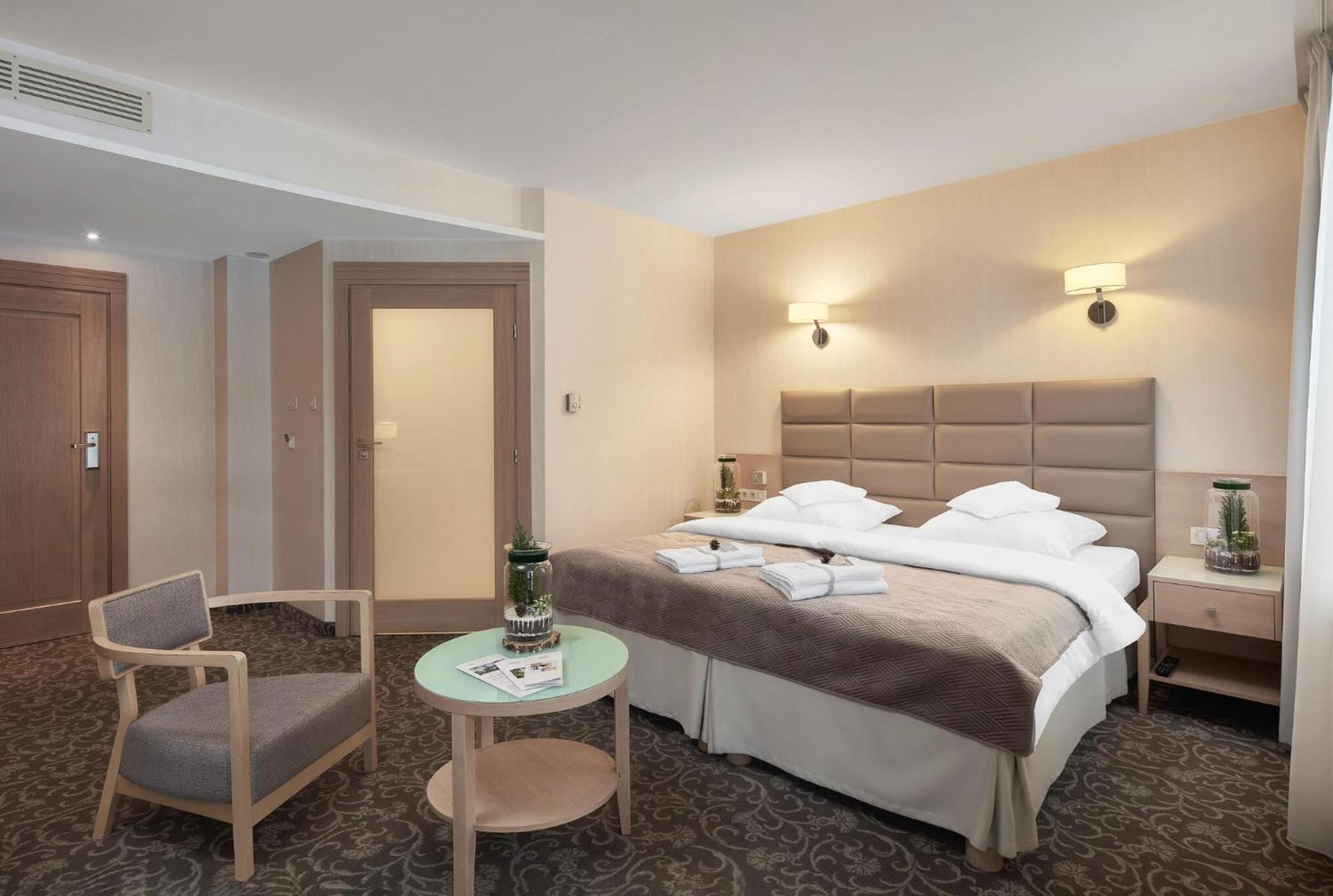 Columna Medica Otel Łask Dış mekan fotoğraf