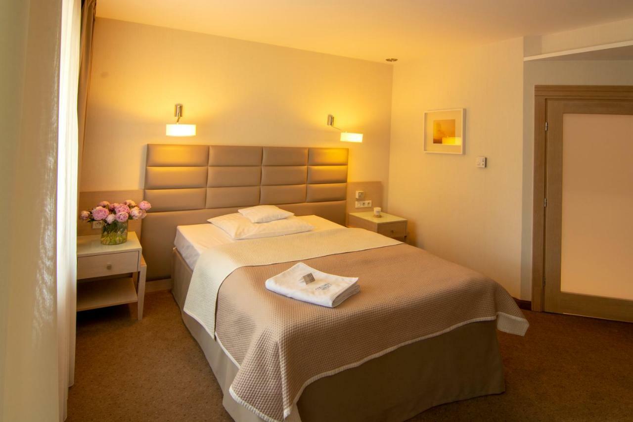 Columna Medica Otel Łask Dış mekan fotoğraf
