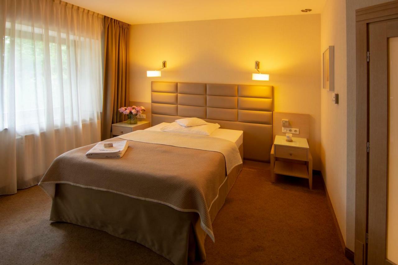 Columna Medica Otel Łask Dış mekan fotoğraf