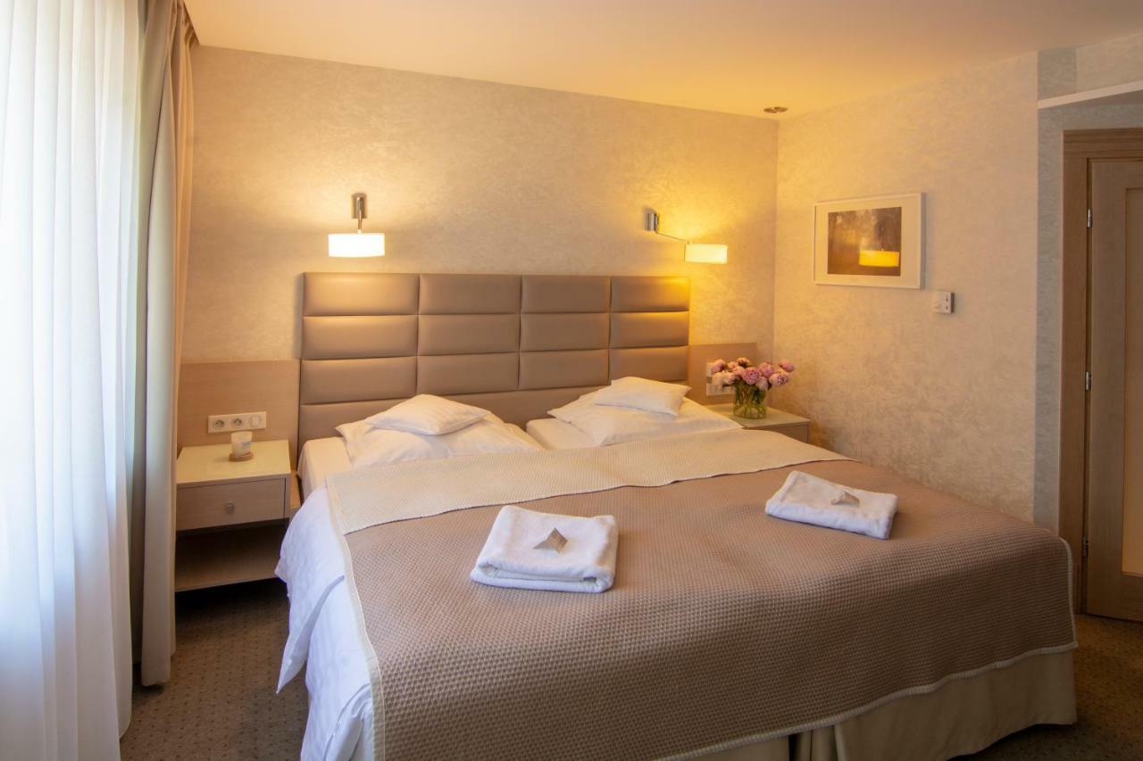 Columna Medica Otel Łask Dış mekan fotoğraf