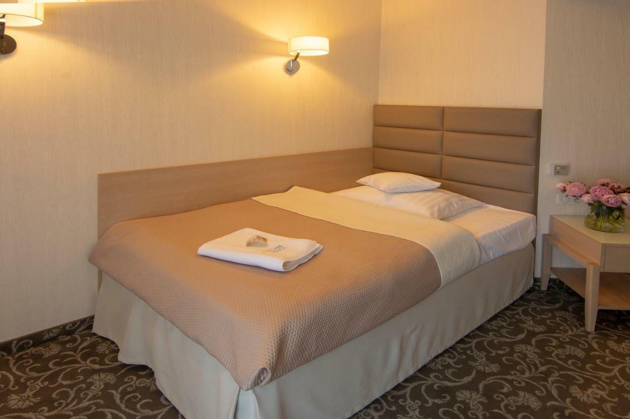 Columna Medica Otel Łask Dış mekan fotoğraf